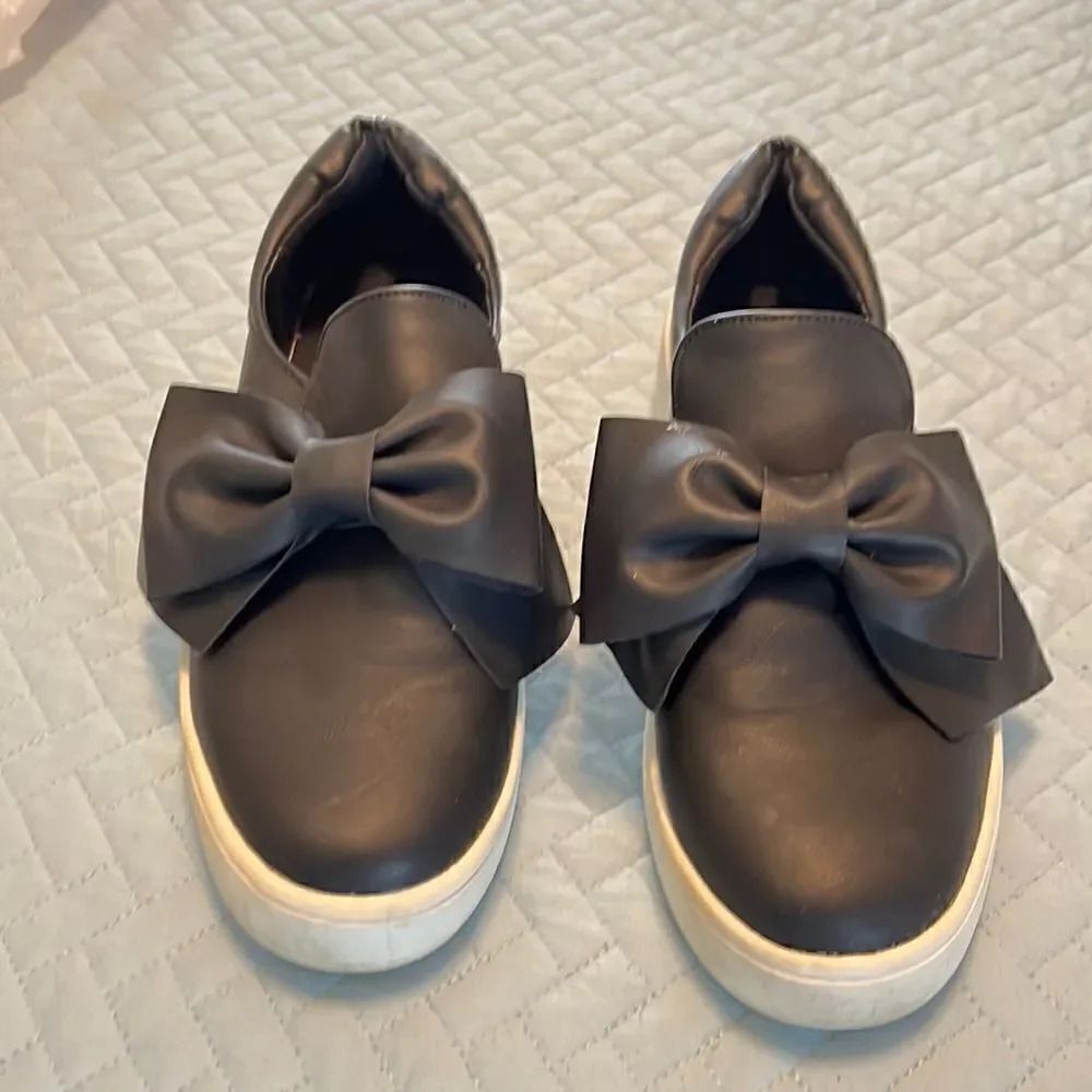 J Adam’s platform sneakers with bows. Size 8.5